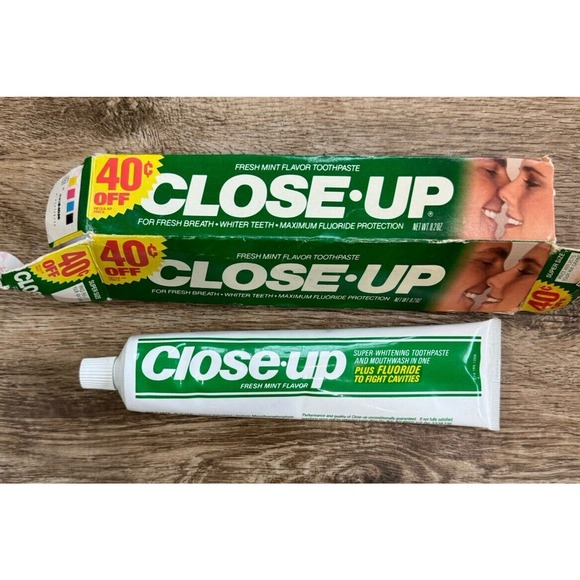 Vintage Close Up Mint Fluoride Toothpaste 8.2 OZ. New Unused Tube - Picture 2 of 5